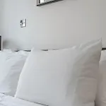 Modern, Fully Furnished Apartment With Ensuite, Private Balcony And Elevator In Notting Hill
