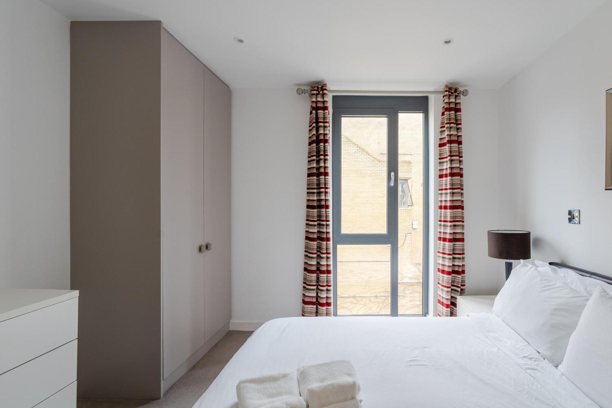 Apartment Modern, Fully Furnished Apartment With Ensuite, Private Balcony And Elevator In Notting Hill *