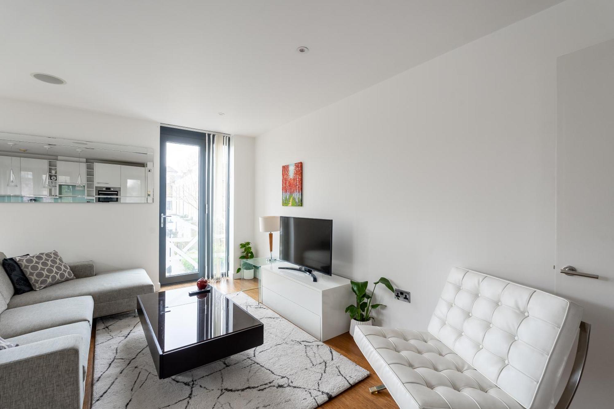 Apartment Modern, Fully Furnished Apartment With Ensuite, Private Balcony And Elevator In Notting Hill London