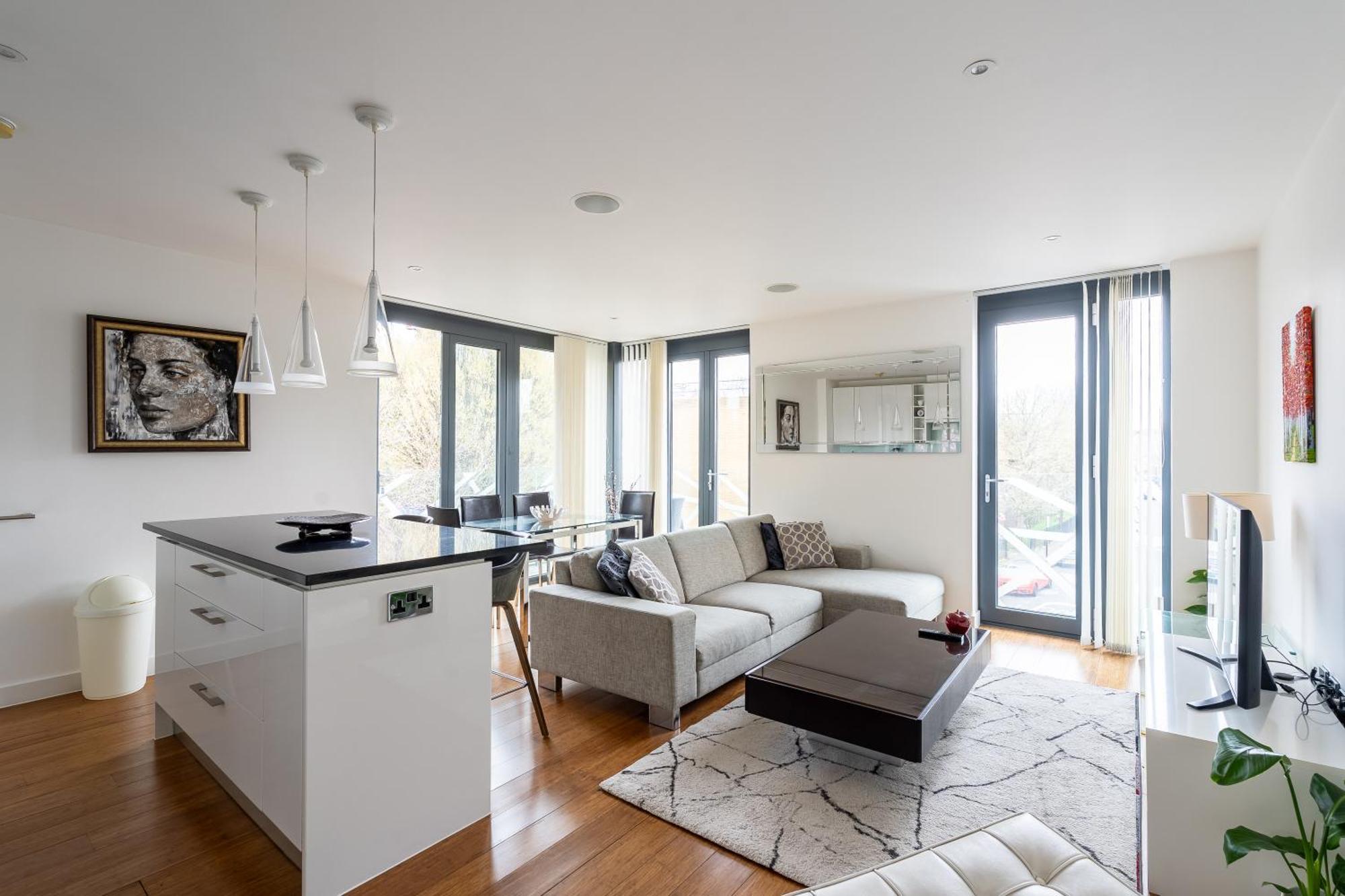 Apartment Modern, Fully Furnished Apartment With Ensuite, Private Balcony And Elevator In Notting Hill London